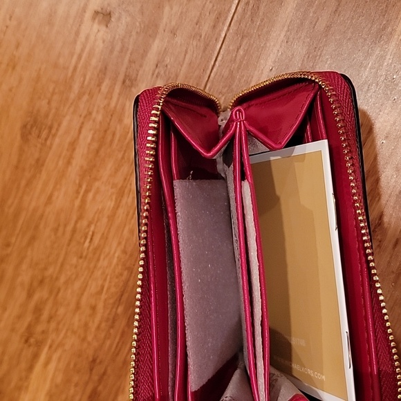 Michael Kors Jet Set Zip Card Case - Picture 4 of 5